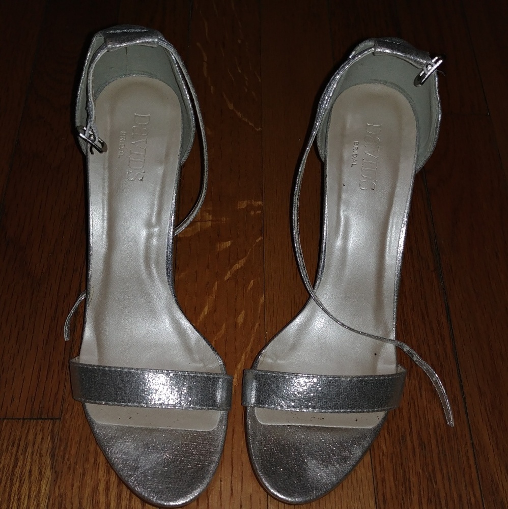 Silver Open Tie Heels sz 7.5